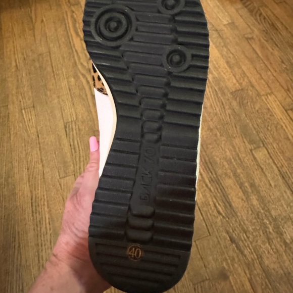 Women’s Back 70 Streetwear White and Red Leopard Print Sneakers. - Picture 4 of 5